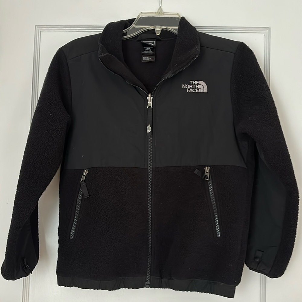 Boys North Face jacket, good condition. Size 10-12.